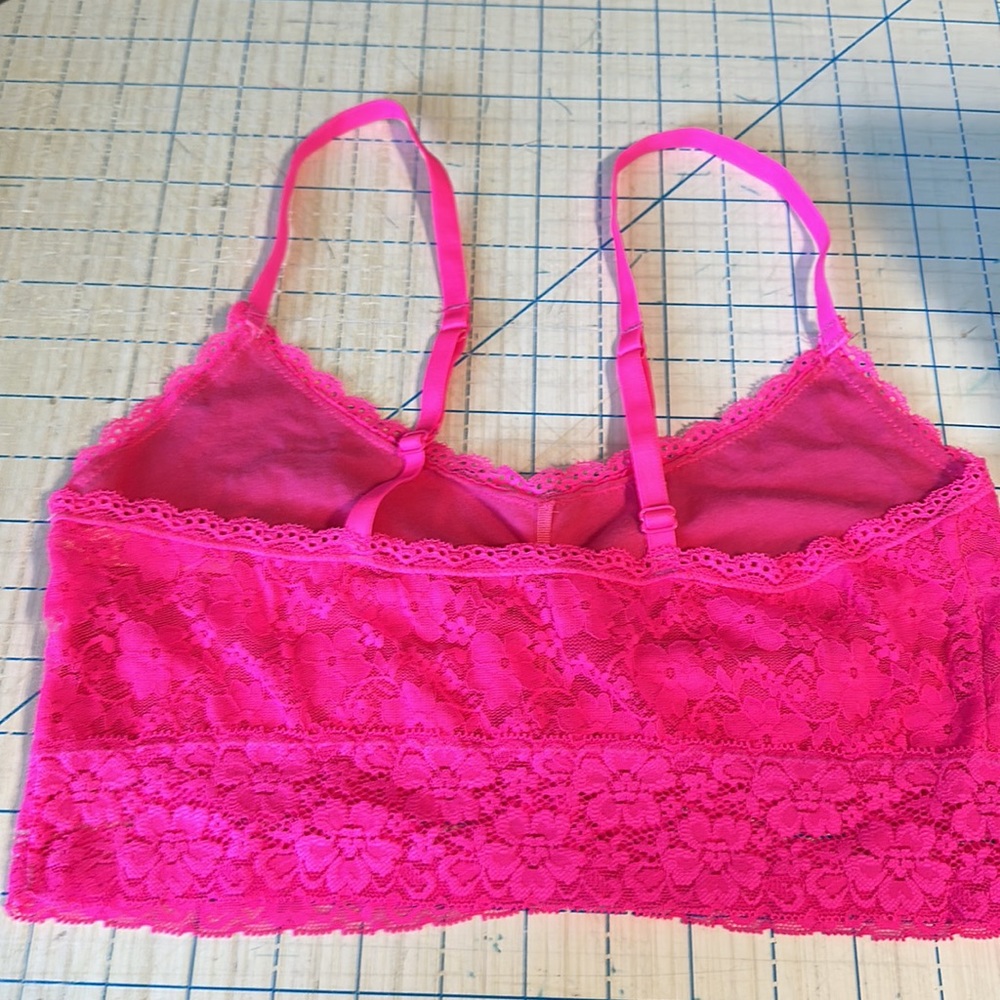 Lacy bra - Picture 2 of 3